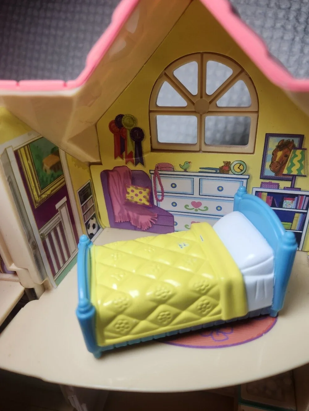 Fisher-Price Pink & Blue Loving Family CottageFold-Out Dollhouse Playset 2000